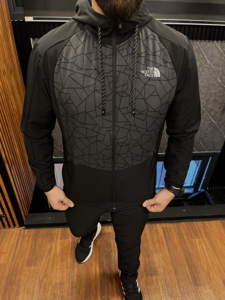 بدلة نايلون The north face 